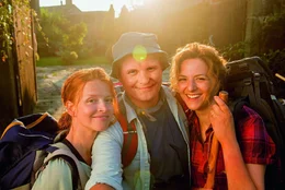 Hape Kerkeling (Devid Striesow), Stella (Martina Gedeck, rechts) und Lena (Karoline Schuch).