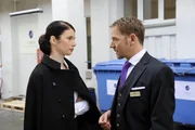 Carlo (Mathias Kahler-Polagnoli, r.) ist gedemütigt, als Gina (Elisabeth Sutterlüty, l.) ihn mit seiner Eifersucht einfach stehen lässt ... Carlo (Mathias Kahler-Polagnoli, r.) ist gedemütigt, als Gina (Elisabeth Sutterlüty, l.) ihn mit seiner Eifersucht einfach stehen lässt ...