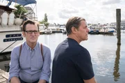 Lars (Ingo Naujoks, l.) und Finn (Sven Martinek, r.) geht der Fall unter die Haut. Lars (Ingo Naujoks, l.) und Finn (Sven Martinek, r.) geht der Fall unter die Haut.