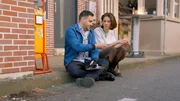 Larissa (Ilka Mahrholz) wird klar, dass eine einfache Entschuldigung nicht ausreicht, um den Schaden wiedergutzumachen. Links Easy (Lars Steinhöfel). Larissa (Ilka Mahrholz) wird klar, dass eine einfache Entschuldigung nicht ausreicht, um den Schaden wiedergutzumachen. Links Easy (Lars Steinhöfel).