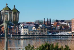 Die Schlei ist von der Fischerei gepr&auml;gt: In Kappeln gibt es den letzten der einst h&auml;ufig genutzten Heringsz&auml;une. Heute steht er unter Denkmalschutz.