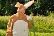 DAHOAM IS DAHOAM, Folge "Almauftrieb". Alois (Erich Hallhuber) macht gute Miene zum b&ouml;sen Spiel.