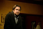 Geoffrey Blake als Dr. Victor Shelley