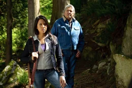 Raven (Roseanne Supernault,l.) und John (Gordon Tootoosis).