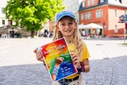 Cassia will mit ihren Freundinnen ein eigenes Swiftie-Treffen organisieren. Cassia will mit ihren Freundinnen ein eigenes Swiftie-Treffen organisieren.