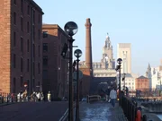 Royal Albert Dock mit Blick auf das „Royal Liver Building“ im Hintergrund. Royal Albert Dock mit Blick auf das „Royal Liver Building“ im Hintergrund.