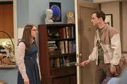 Geraten wegen zwei Spielsystemen aneinander: Sheldon (Jim Parsons, r.) und Amy (Mayim Bialik, l.) ... Geraten wegen zwei Spielsystemen aneinander: Sheldon (Jim Parsons, r.) und Amy (Mayim Bialik, l.) ...