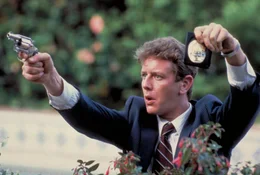 Der junge LAPD Detective Billy Rosewood (Judge Reinhold) l&auml;sst sich von dem l&auml;ssigen Detroit Cop Axel Foley leicht beeindrucken und m&ouml;chte auch so cool sein wie sein Kollege mit dem flotten Mundwerk ...