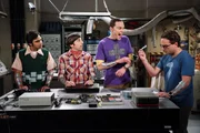 Die Jungs stellen fest, dass sie nicht mehr an ihren cleveren Ideen tüfteln, seitdem sie mit den Mädels zusammen sind. Um das zu ändern, reservieren Howard (Simon Helberg, 2.v.l.), Leonard (Johnny Galecki, r.), Sheldon (Jim Parsons, 2.v.r.) und Raj (Kunal Nayyar, l.) ein Wochenende für ihre ausgefallene Einfälle ... Die Jungs stellen fest, dass sie nicht mehr an ihren cleveren Ideen tüfteln, seitdem sie mit den Mädels zusammen sind. Um das zu ändern, reservieren Howard (Simon Helberg, 2.v.l.), Leonard (Johnny Galecki, r.), Sheldon (Jim Parsons, 2.v.r.) und Raj (Kunal Nayyar, l.) ein Wochenende für ihre ausgefallene Einfälle ...