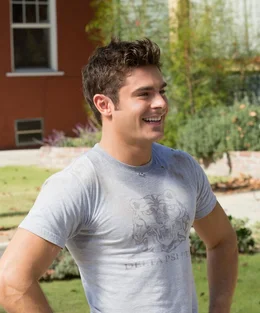Teddy Sanders (Zac Efron)