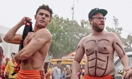 Im Kampf gegen die Schwesternschaft kommen Teddy (Zac Efron, l.) und Mac (Seth Rogen, r.) auf au&szlig;ergew&ouml;hnliche Ideen ...