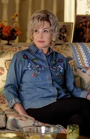 Connie "Meemaw" Tucker (Annie Potts) Connie "Meemaw" Tucker (Annie Potts)