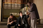 Auf einer hei&szlig;en Spur: Don Eppes (Rob Morrow, M.) und David Sinclair (Alimi Ballard, r.) ...