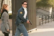 Don (Rob Morrow, r.) und Terry (Sabrina Lloyd, l.) versuchen den Heckensch&uuml;tzen zu stoppen.