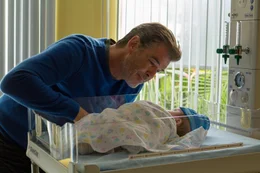 Richard (Pierce Brosnan)