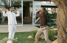Mit allen Mitteln versucht Jack McCall (Eddie Murphy, r.), dem Zauber von Dr. Sinja (Cliff Curtis, l.) zu entkommen, doch nur Schweigen kann ihm das Leben retten ...