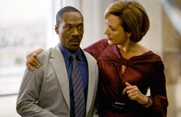 Eigentlich war Literaturagent Jack McCall (Eddie Murphy, l.) immer sehr gut in seinem Job, aber seiner Chefin Samantha Davis (Allison Janney, r.) gefallen die pl&ouml;tzlichen Ver&auml;nderungen ganz und gar nicht ...