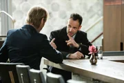 Als Sherlock Holmes' (Jonny Lee Miller, r.) Bruder Mycroft (Rhys Ifans, l.) in New York auftaucht, kommt es zu Spannungen zwischen Holmes und Watson ... Als Sherlock Holmes' (Jonny Lee Miller, r.) Bruder Mycroft (Rhys Ifans, l.) in New York auftaucht, kommt es zu Spannungen zwischen Holmes und Watson ...