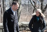 Wer ist der Mörder von Zach Piller, einem Mann, der früher in Afghanistan Aufklärungsdrohnen geflogen hat? Holmes (Jonny Lee Miller, l.) und Watson (Lucy Liu, r.) ermitteln ... Wer ist der Mörder von Zach Piller, einem Mann, der früher in Afghanistan Aufklärungsdrohnen geflogen hat? Holmes (Jonny Lee Miller, l.) und Watson (Lucy Liu, r.) ermitteln ...
