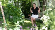 Der charmante Gartenwettbewerb geht in die nächste Runde! Es wird gepflanzt, geschmückt und gefeiert! Wer gibt die beste Gartenparty? - Die erste Reise geht nach Velbert-Langenberg in den charmanten Naturgarten von Tanja Matthes. Der charmante Gartenwettbewerb geht in die nächste Runde! Es wird gepflanzt, geschmückt und gefeiert! Wer gibt die beste Gartenparty? - Die erste Reise geht nach Velbert-Langenberg in den charmanten Naturgarten von Tanja Matthes.