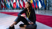 Rose (Liz Kingsman) philosophiert gedankenverloren über ihren Job, ihre Beziehung zu Samy und ihre weitere Lebensplanung. Rose (Liz Kingsman) philosophiert gedankenverloren über ihren Job, ihre Beziehung zu Samy und ihre weitere Lebensplanung.