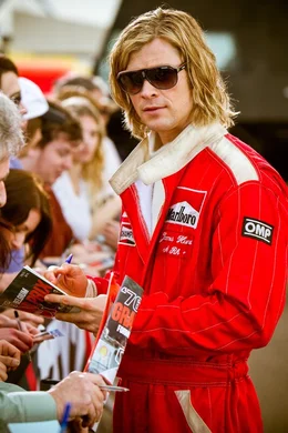 James Hunt (Chris Hemsworth).