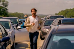 John (Gerard Butler) sucht in dem ausgebrochenen Chaos verzweifelt nach seiner Familie.