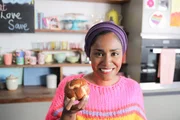 Nadiya Hussain mit Laugengeb&auml;ck.