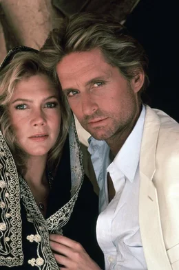 Ein Jahr nach ihrem Abenteuer in Kolumbien beginnt die Beziehung zwischen Joan (Kathleen Turner) und Jack (Michael Douglas) zu br&ouml;ckeln.  +++ Die Verwendung des sendungsbezogenen Materials ist nur mit dem Hinweis und Verlinkung auf RTL+ gestattet. +++