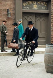 Detective William Murdoch (Yannick Bisson)