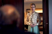 Ohne seine resolute Assistentin Birgit P&uuml;tz (Judith Engel) w&auml;re Iwan D. Herstatt verloren.