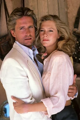 Ein Jahr nach ihrem Abenteuer in Kolumbien beginnt die Beziehung zwischen Joan (Kathleen Turner) und Jack (Michael Douglas) zu br&ouml;ckeln.  +++ Die Verwendung des sendungsbezogenen Materials ist nur mit dem Hinweis und Verlinkung auf RTL+ gestattet. +++