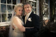 Mary Morstan (Amanda Abbington, l.); Dr. John Watson (Martin Freeman, l.) Mary Morstan (Amanda Abbington, l.); Dr. John Watson (Martin Freeman, l.)