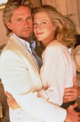 L-R: Jack Colton (Michael Douglas), Joan Wilder (Kathleen Turner)