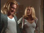 Steve (Barry Van Dyke) hat sich als Doppelg&auml;ngerin von Ellen (Kim Quinn) verkleidet, um den Killer in eine Falle zu locken.
