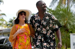 Zohra (Biyouna, l.), Sebastian 'Baaba' Bouchard (Omar Sy, r.)