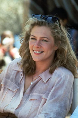Ein Jahr nach ihrem Abenteuer in Kolumbien beginnt die Beziehung zwischen Joan (Kathleen Turner) und Jack zu br&ouml;ckeln.  +++ Die Verwendung des sendungsbezogenen Materials ist nur mit dem Hinweis und Verlinkung auf RTL+ gestattet. +++