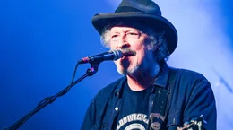 "Verdammt lang her", dass Wolfgang Niedecken 1976 vor einem halben Jahrhundert seine Band gr&uuml;ndete! 50 Jahre BAP, das sind auch 50 Jahre Musikgeschichte. Manche Bands begleiten Generationen, manche Songs werden zum Soundtrack eines Lebens. Und manche Geschichten sind so eng mit dem Westen verbunden, dass sie l&auml;ngst Teil der kulturellen Identit&auml;t unseres Landes geworden sind. BAP geh&ouml;rt zu diesen Geschichten.