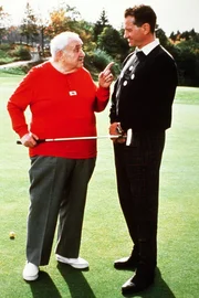 Abenehmen? Nein, danke! Fritz (Fritz Eckhardt, li.), Gast des neuen Golfclub-Chefs Rainer Jansen (Manfred Lehmann), will so bleiben, wie er ist. Abenehmen? Nein, danke! Fritz (Fritz Eckhardt, li.), Gast des neuen Golfclub-Chefs Rainer Jansen (Manfred Lehmann), will so bleiben, wie er ist.