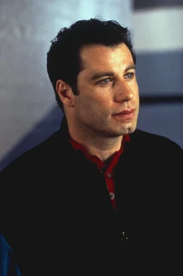 Nach langem Suchen gelingt es James (John Travolta) endlich, einen besseren Job zu finden: Er wird Privatpilot f&uuml;r die reiche Samantha. Und die ist nicht nur an seinem K&ouml;nnen als Pilot interessiert, sehr zum Leidwesen von James' Frau Mollie ...