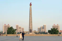 Der Juche-Turm wurde anl&auml;sslich des 70. Geburtstages von Kim II Sung im Jahr 1982 am Ufer des Taedong errichtet.