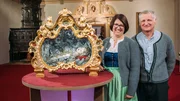 Dieses Fatschenkindl liegt nicht in einem Bett, sondern in einer Grotte.