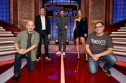 Moderator Kai Pflaume und seine Rateteam-Kapit&auml;ne Bernhard Ho&euml;cker und Elton begr&uuml;&szlig;en in dieser Sendung den Tanz-Profi und Fernsehmoderator Joachim Llambi und die Fernsehmoderatorin Victoria Swarovski.