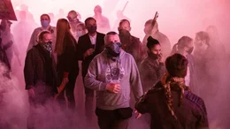 Eskalation im Gerberzentrum: Nach einer Kundgebung geraten die Unterst&uuml;tzer des rechten Nachwuchspolitikers Nils Jacob mit Gegendemonstranten aneinander.