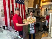 Challenge für Florian Reza (r.): Fahrradbote für Pizza in New York City Challenge für Florian Reza (r.): Fahrradbote für Pizza in New York City