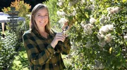 Finale – das letzte Gartenfest findet auf einer „Dorfwiese“ in Lohmar statt. Diesen 10.000 Quadratmeter großen Gemeinschaftsgarten haben Caro und ihr Mann Florian gegründet, um rauszukommen, sich im Grünen zu bewegen und Menschen unter freiem Himmel zusammenzubringen. Finale – das letzte Gartenfest findet auf einer „Dorfwiese“ in Lohmar statt. Diesen 10.000 Quadratmeter großen Gemeinschaftsgarten haben Caro und ihr Mann Florian gegründet, um rauszukommen, sich im Grünen zu bewegen und Menschen unter freiem Himmel zusammenzubringen.
