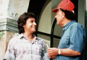 Lenny (Roy Black) und Erwin Kapinski (Klausjürgen Wussow) interessieren sich für dieselbe Frau. Lenny (Roy Black) und Erwin Kapinski (Klausjürgen Wussow) interessieren sich für dieselbe Frau.