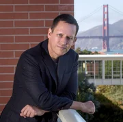 Milliardär Peter Thiel gründete die umstrittene Überwachungsfirma Palantir. Insider berichten, wie er gezielt Einfluss auf die politische Agenda der USA nimmt. Milliardär Peter Thiel gründete die umstrittene Überwachungsfirma Palantir. Insider berichten, wie er gezielt Einfluss auf die politische Agenda der USA nimmt.