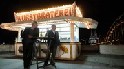 Feierabend an der Wurstbraterei: Freddy Schenk (Dietmar Bär, rechts) und Max Ballauf (Klaus J. Behrendt, links) mit dem Dom und der Deutzer Brücke. Feierabend an der Wurstbraterei: Freddy Schenk (Dietmar Bär, rechts) und Max Ballauf (Klaus J. Behrendt, links) mit dem Dom und der Deutzer Brücke.
