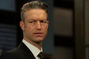 Peter Scanavino as Detective Sonny Carisi Peter Scanavino as Detective Sonny Carisi